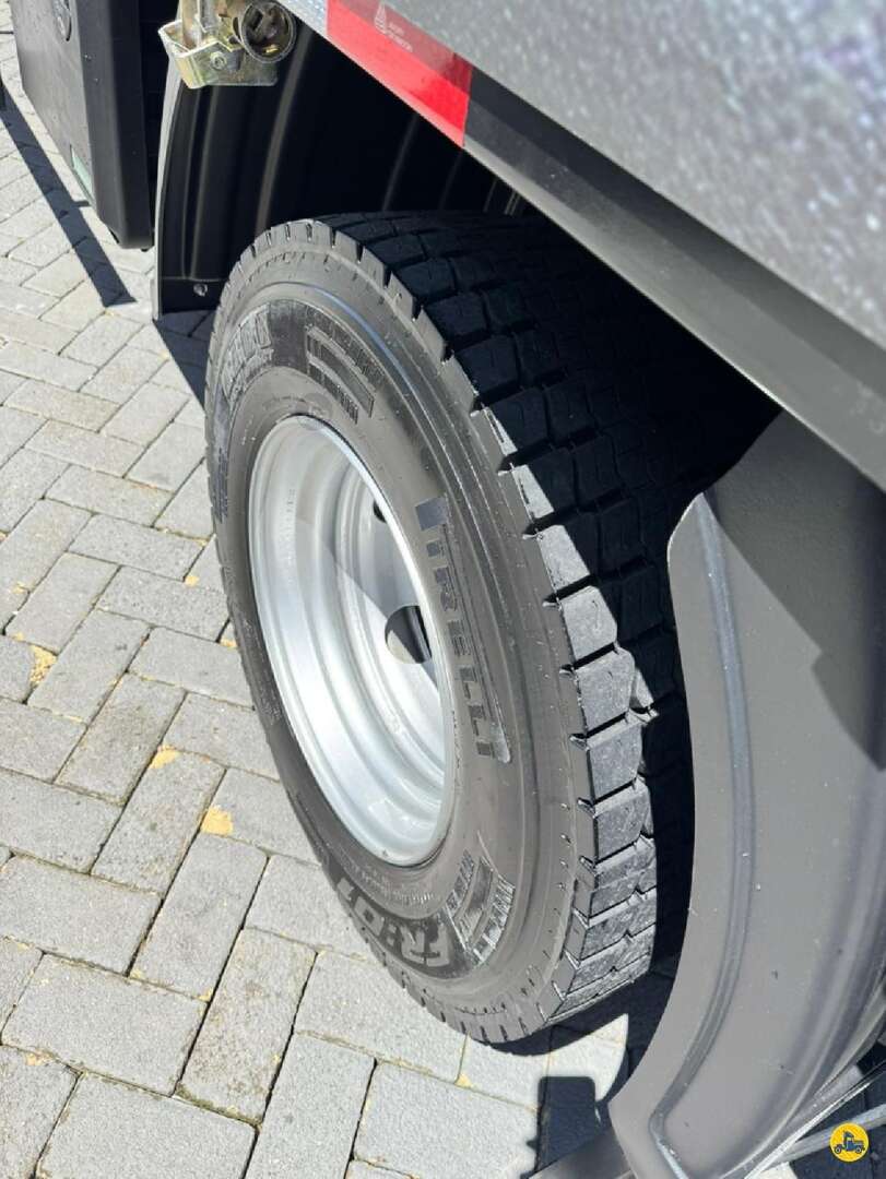 Caminhão VOLKSWAGEN VW 11180 Baú Sider ANO 2023 de Rivasul Caminhões no Paraná