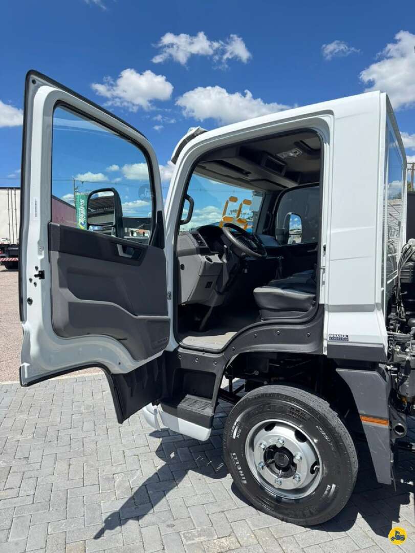 Caminhão VOLKSWAGEN VW 11180 Baú Sider ANO 2023 de Rivasul Caminhões no Paraná