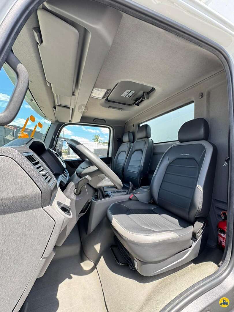 Caminhão VOLKSWAGEN VW 11180 Baú Sider ANO 2023 de Rivasul Caminhões no Paraná