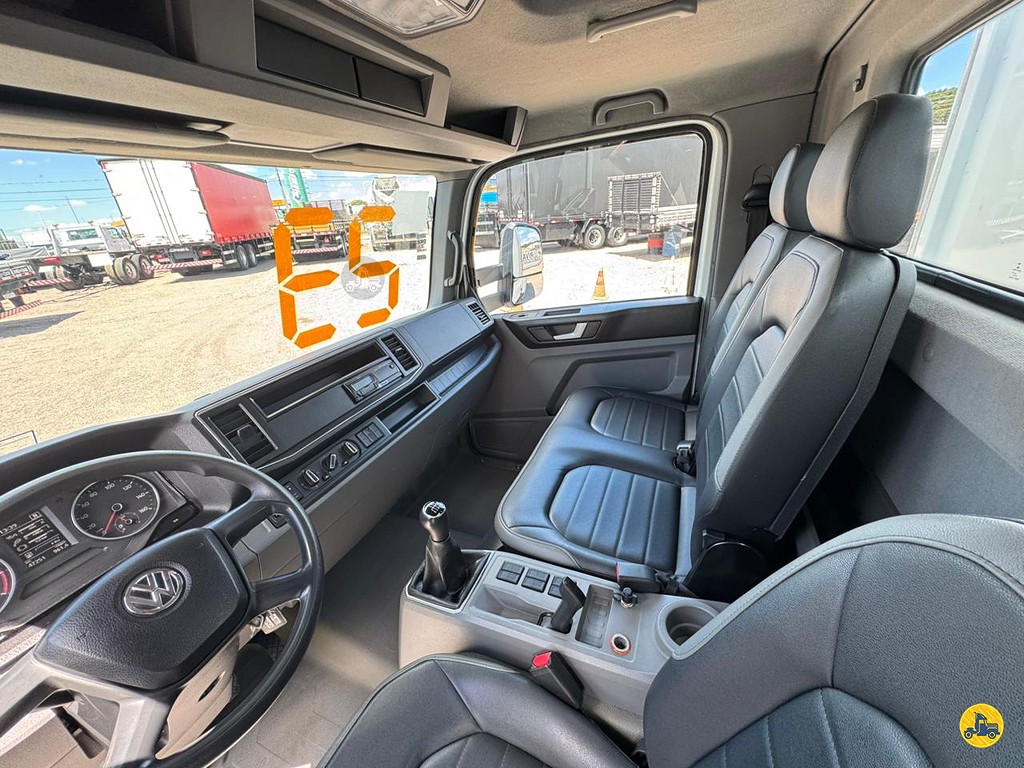 Caminhão VOLKSWAGEN VW 11180 Baú Sider ANO 2023 de Rivasul Caminhões no Paraná