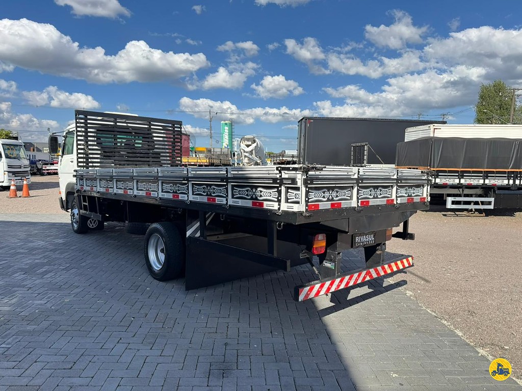 Caminhão VOLKSWAGEN VW 8150 Carga Seca ANO 2011 de Rivasul Caminhões no Paraná
