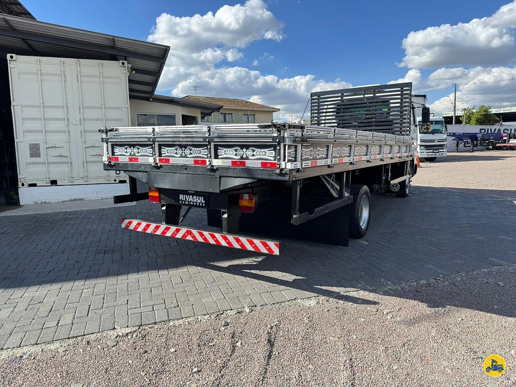 Caminhão VOLKSWAGEN VW 8150 Carga Seca ANO 2011 de Rivasul Caminhões no Paraná