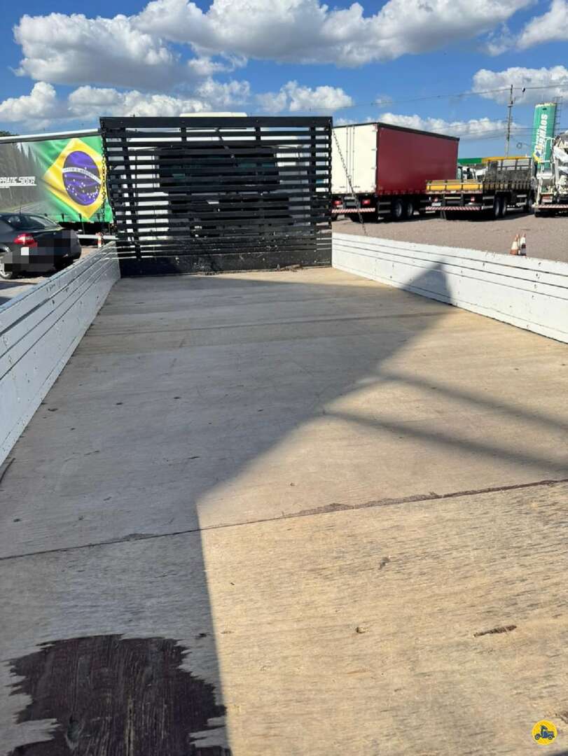 Caminhão VOLKSWAGEN VW 8150 Carga Seca ANO 2011 de Rivasul Caminhões no Paraná