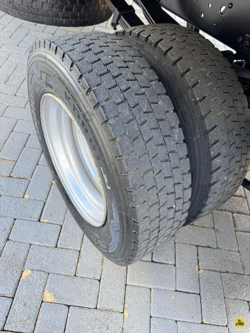 Caminhão VOLKSWAGEN VW 8150 Carga Seca ANO 2011 de Rivasul Caminhões no Paraná