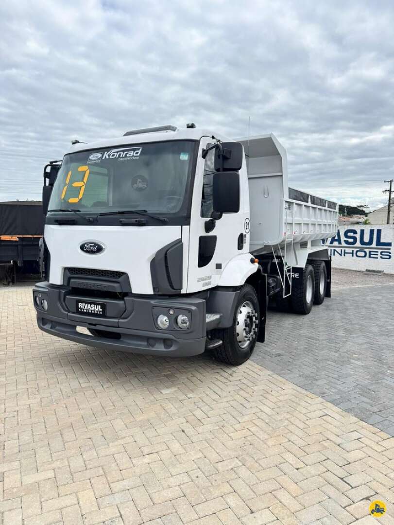 Caminhão FORD CARGO 2629 Caçamba Basculante ANO 2013 de Rivasul Caminhões no Paraná