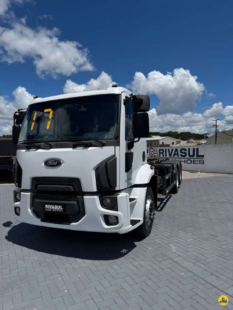Caminhão FORD CARGO 2429 Roll on off ANO 2017 de Rivasul Caminhões no Paraná