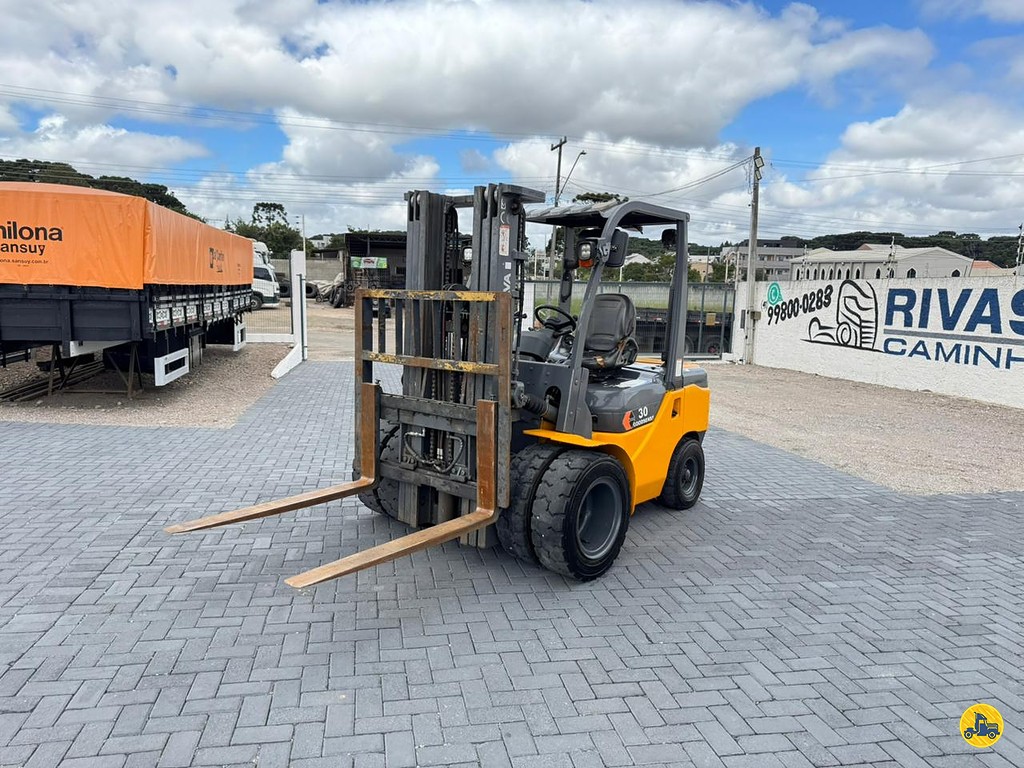 EMPILHADEIRA GOODSENSE FD30 ANO 2019 de Rivasul Caminhões no Paraná