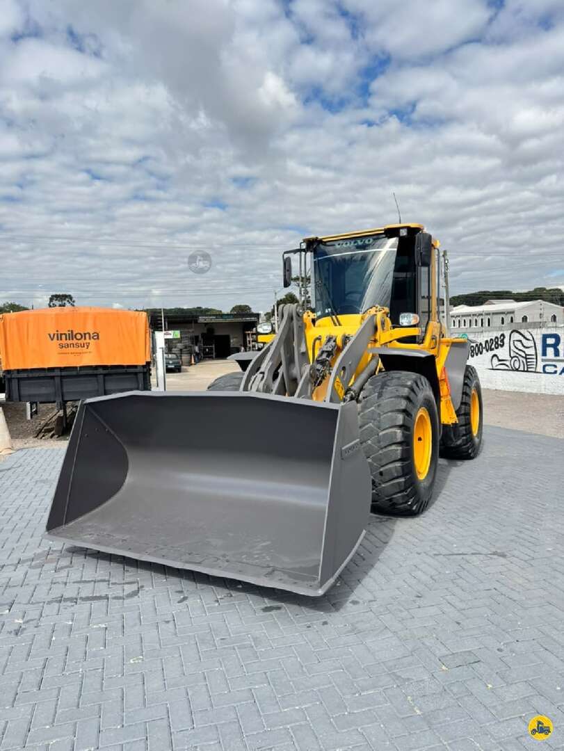 PA CARREGADEIRA VOLVO L60F ANO 2022 de Rivasul Caminhões no Paraná