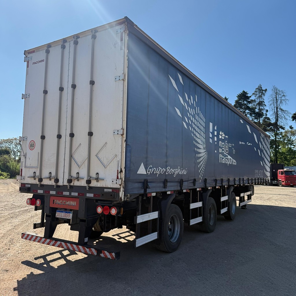 Carreta SEMI-REBOQUE BAU SIDER Facchini ANO 2020 1+1+1 Vanderleia de Auto RF Curitiba PR no Paraná
