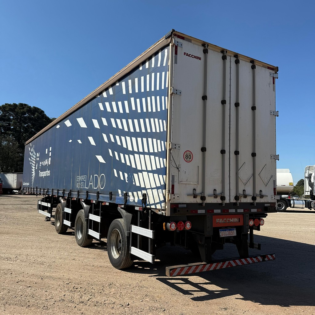 Carreta SEMI-REBOQUE BAU SIDER Facchini ANO 2020 1+1+1 Vanderleia de Auto RF Curitiba PR no Paraná