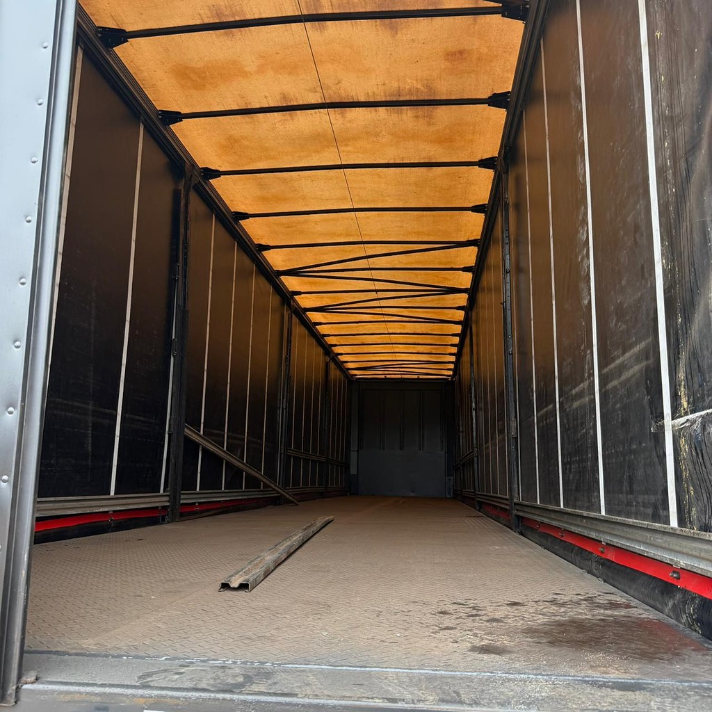 Carreta SEMI-REBOQUE BAU SIDER Facchini ANO 2020 3 Eixos de Auto RF Curitiba PR no Paraná