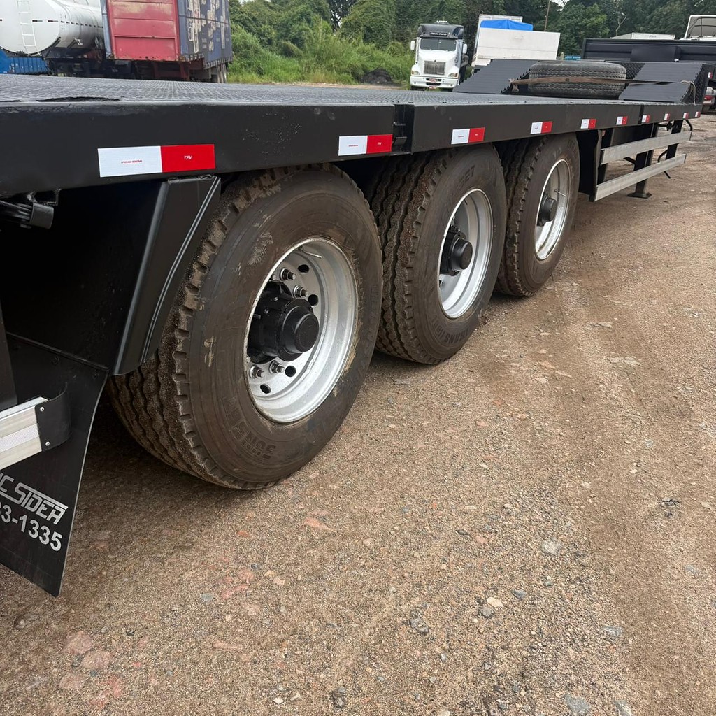 Carreta SEMI-REBOQUE PRANCHA Facchini ANO 2002 3 Eixos de Auto RF Curitiba PR no Paraná