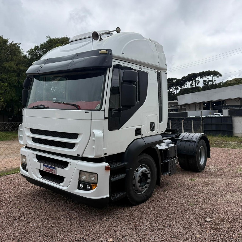 Caminhão IVECO STRALIS 380 Cavalo Mecânico ANO 2010 de Auto RF Curitiba PR no Paraná