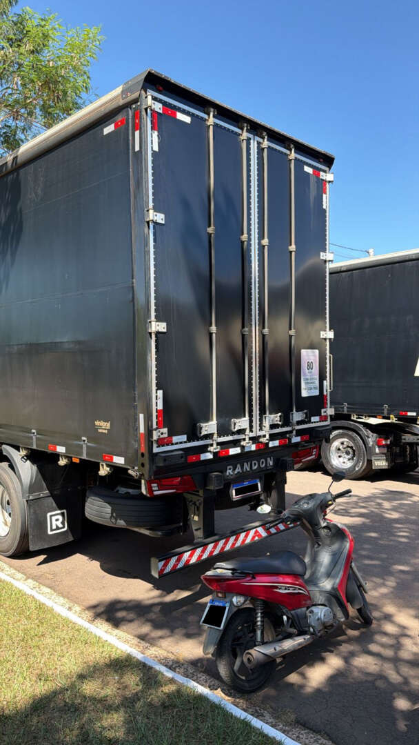Carreta SEMI-REBOQUE BAU SIDER Randon ANO 2025 4 Eixos de Auto RF Curitiba PR no Paraná