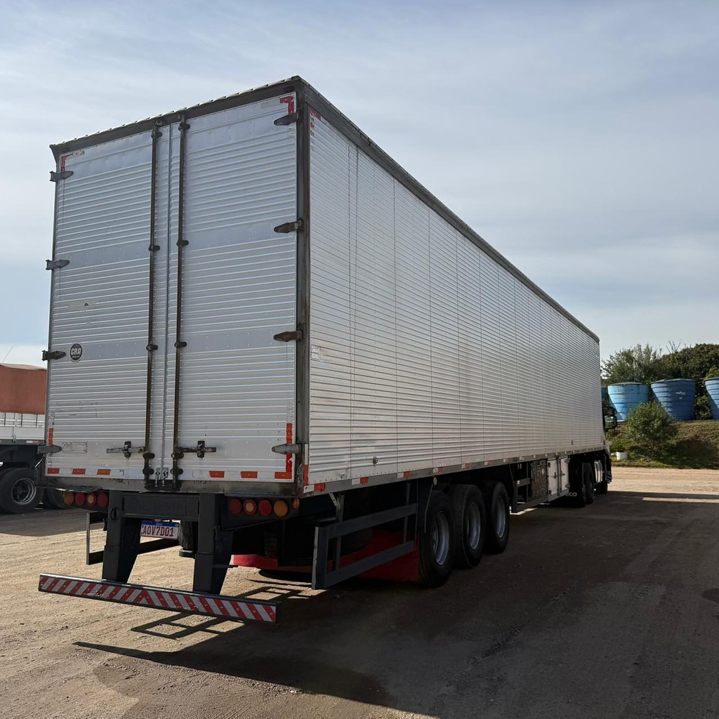 Caminhão IVECO STRALIS 360 Conjunto Cavalo + Carreta ANO 2014 de Auto RF Curitiba PR no Paraná