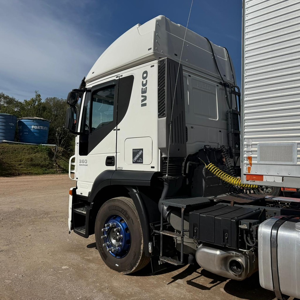 Caminhão IVECO STRALIS 360 Conjunto Cavalo + Carreta ANO 2014 de Auto RF Curitiba PR no Paraná