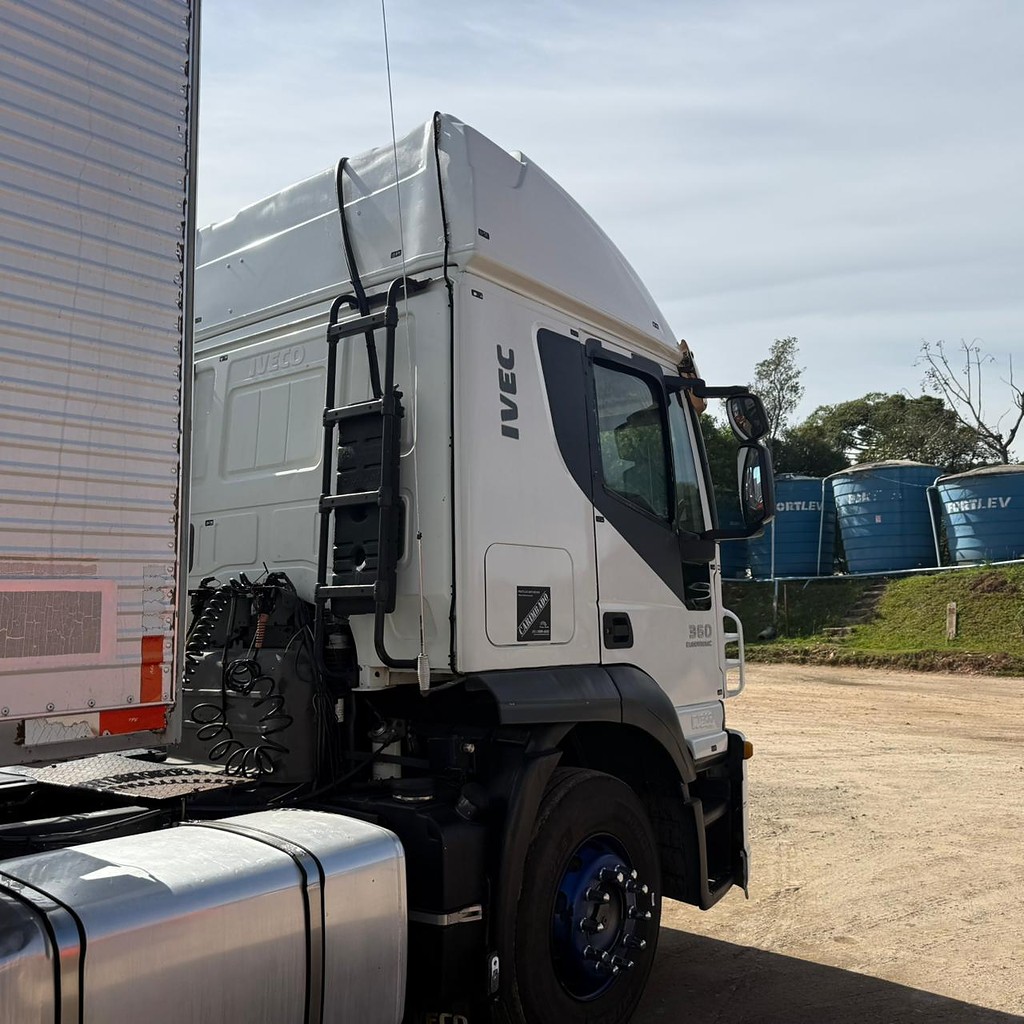 Caminhão IVECO STRALIS 360 Conjunto Cavalo + Carreta ANO 2014 de Auto RF Curitiba PR no Paraná