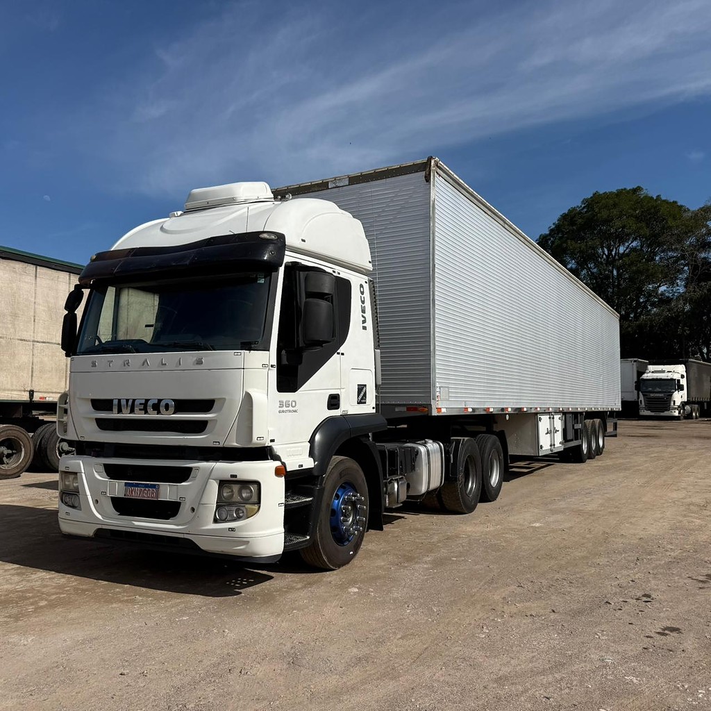 Caminhão IVECO STRALIS 360 Conjunto Cavalo + Carreta ANO 2014 de Auto RF Curitiba PR no Paraná