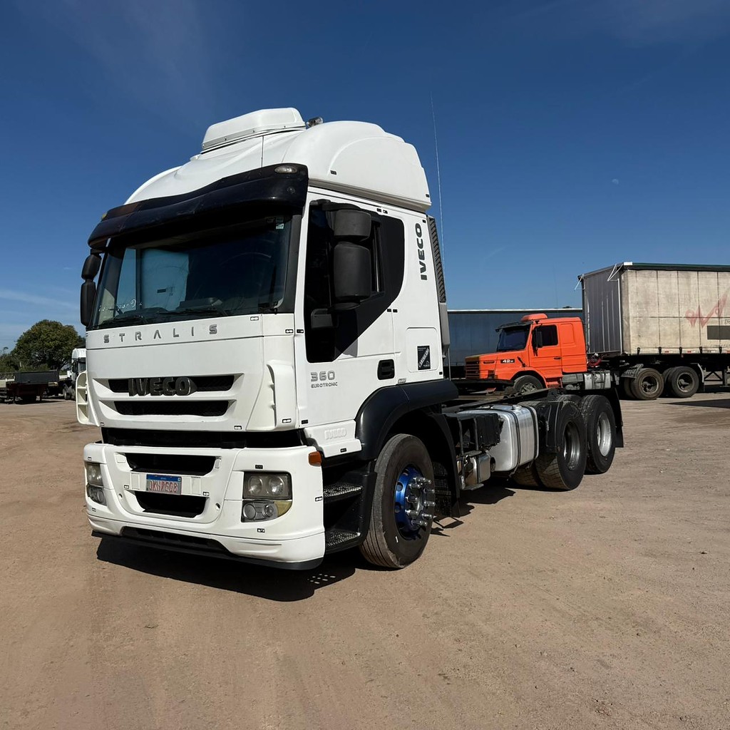 Caminhão IVECO STRALIS 360 Conjunto Cavalo + Carreta ANO 2014 de Auto RF Curitiba PR no Paraná