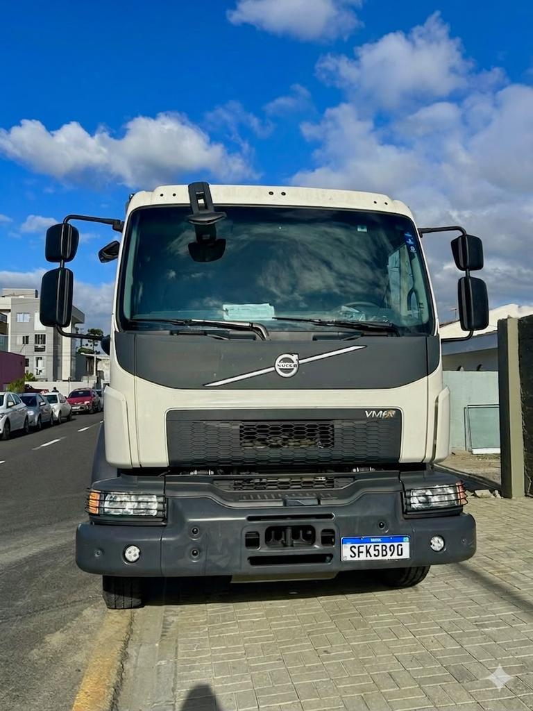 Caminhão VOLVO VM 290 Guincho Munck ANO 2024 de Molyeser Gustavo no Paraná