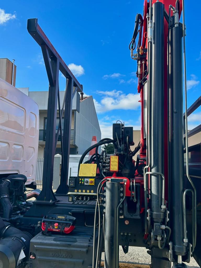 Caminhão VOLVO VM 290 Guincho Munck ANO 2024 de Molyeser Gustavo no Paraná