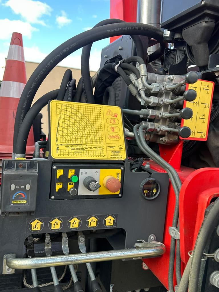 Caminhão VOLVO VM 290 Guincho Munck ANO 2024 de Molyeser Gustavo no Paraná