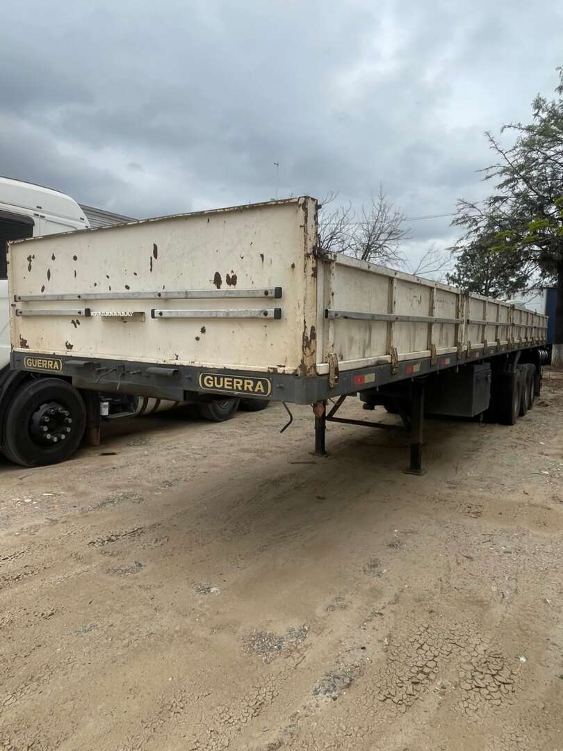 Carreta SEMI-REBOQUE CARGA SECA Guerra ANO 2008 3 Eixos de Jeff Caminhões e Carretas no Paraná