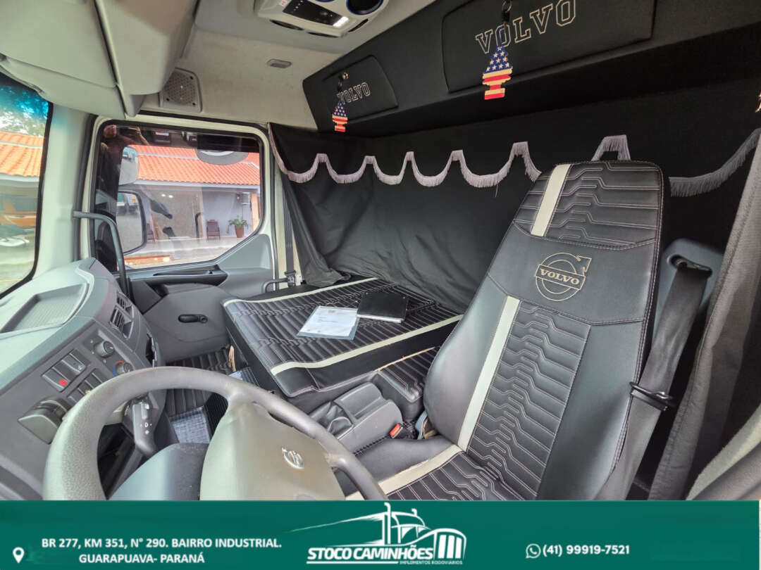 Caminhão VOLVO VM 270 Baú Furgão ANO 2021 de Stoco Caminhões no Paraná