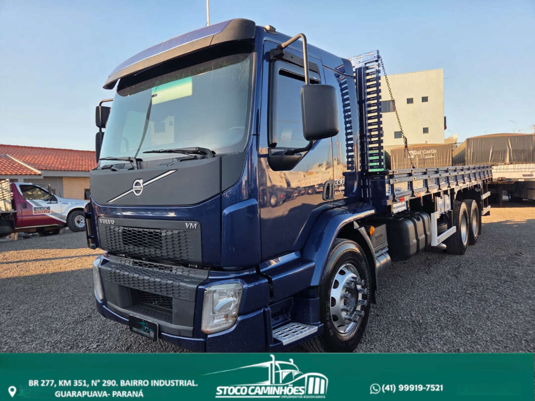 Caminhão VOLVO VM 330 Grade Baixa ANO 2022 de Stoco Caminhões no Paraná