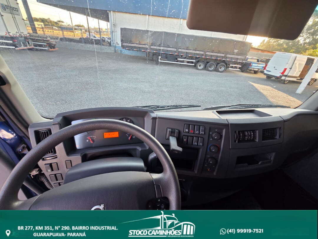 Caminhão VOLVO VM 330 Grade Baixa ANO 2022 de Stoco Caminhões no Paraná