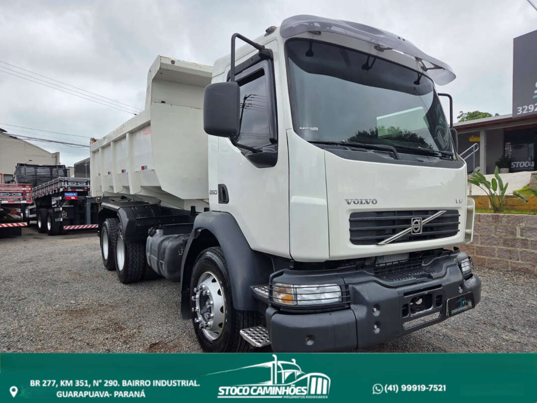 Caminhão VOLVO VM 260 Caçamba Basculante ANO 2011 de Stoco Caminhões no Paraná