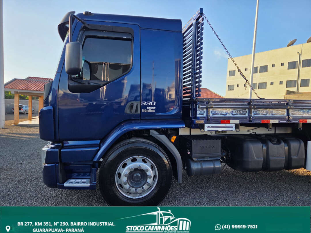 Caminhão VOLVO VM 330 Grade Baixa ANO 2022 de Stoco Caminhões no Paraná