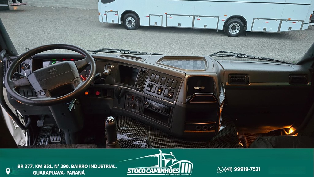 Caminhão VOLVO FM 370 Cavalo Mecânico ANO 2014 de Stoco Caminhões no Paraná