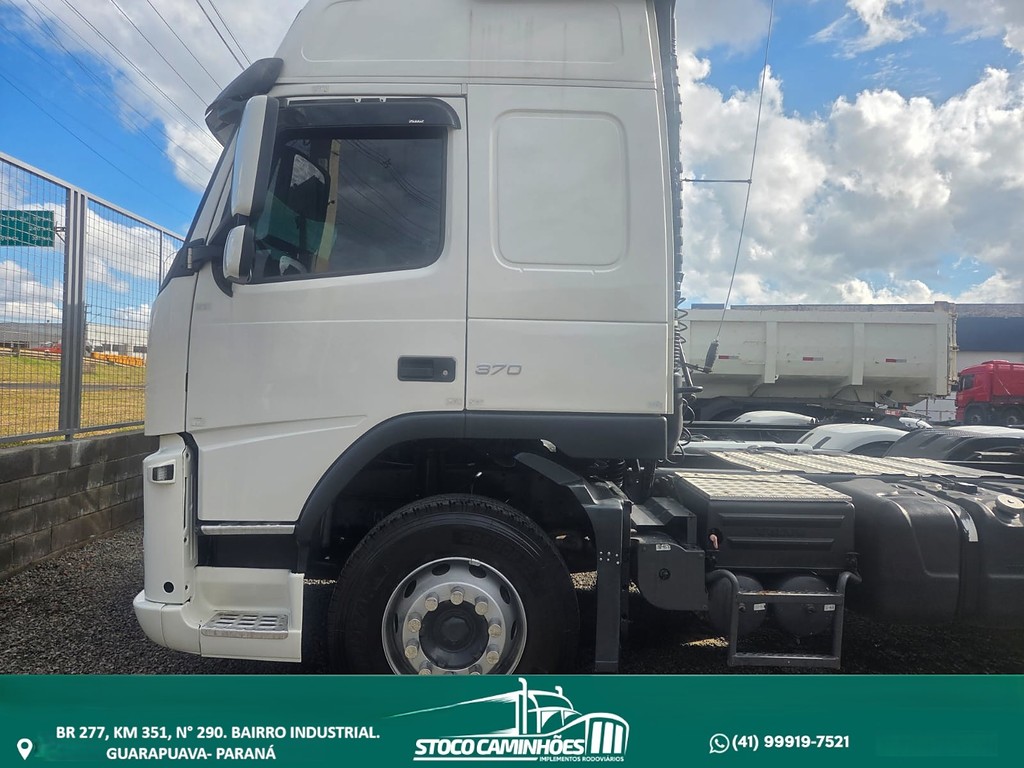Caminhão VOLVO FM 370 Cavalo Mecânico ANO 2014 de Stoco Caminhões no Paraná