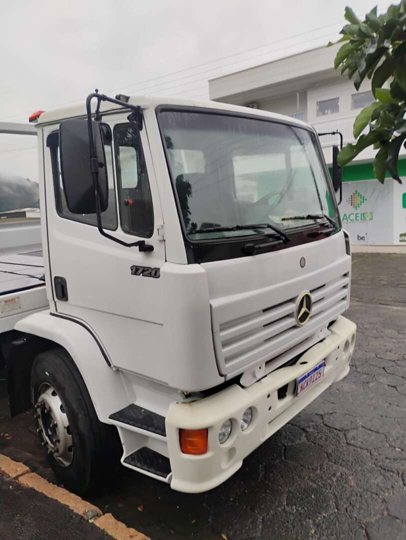 Caminhão MERCEDES BENZ MB 1720 ANO 2004 Plataforma Guincho de Venda Truck Anúncios Ituporanga SC na Santa Catarina