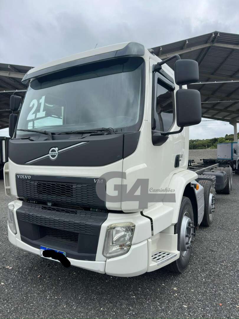 VOLVO VM 330 8X2 2021 de G4 Caminhões no Paraná