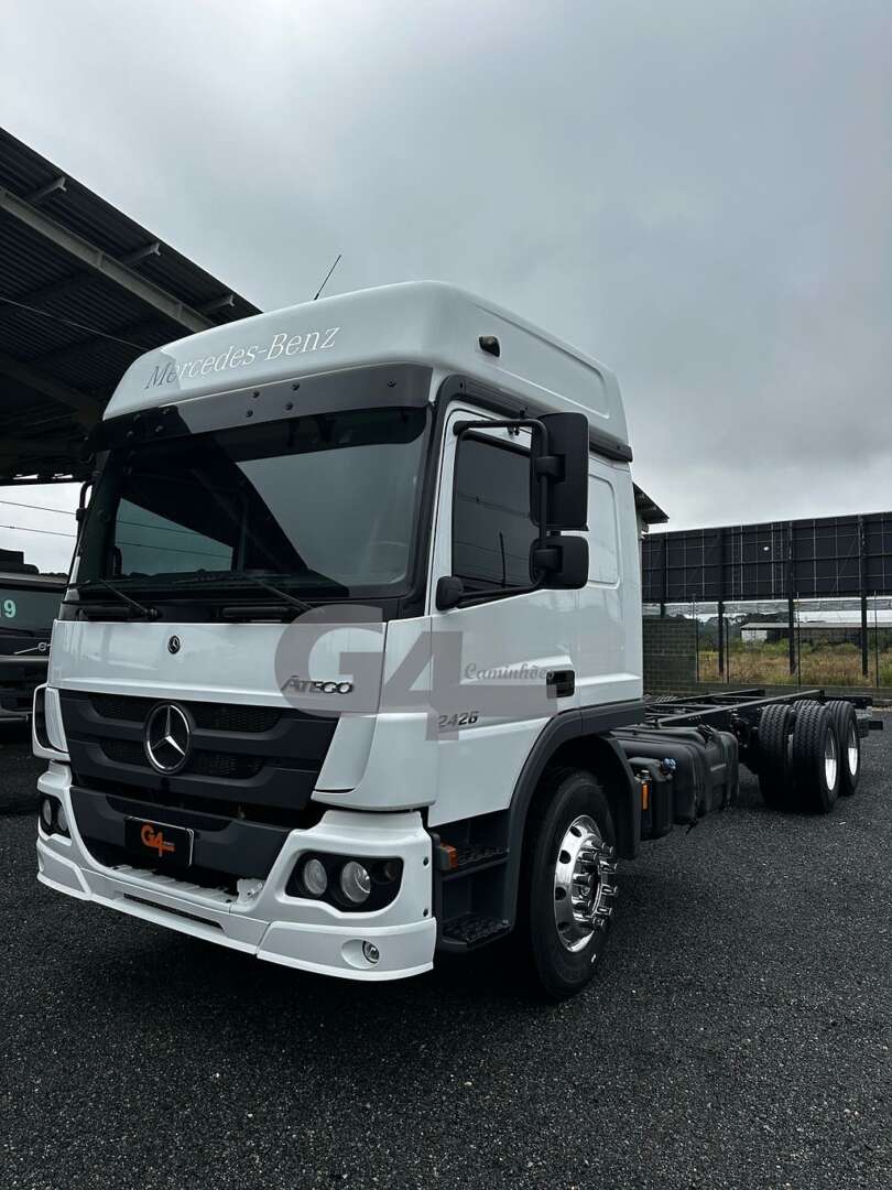 Caminhão MERCEDES BENZ MB 2426 Chassis ANO 2021 de G4 Caminhões no Paraná