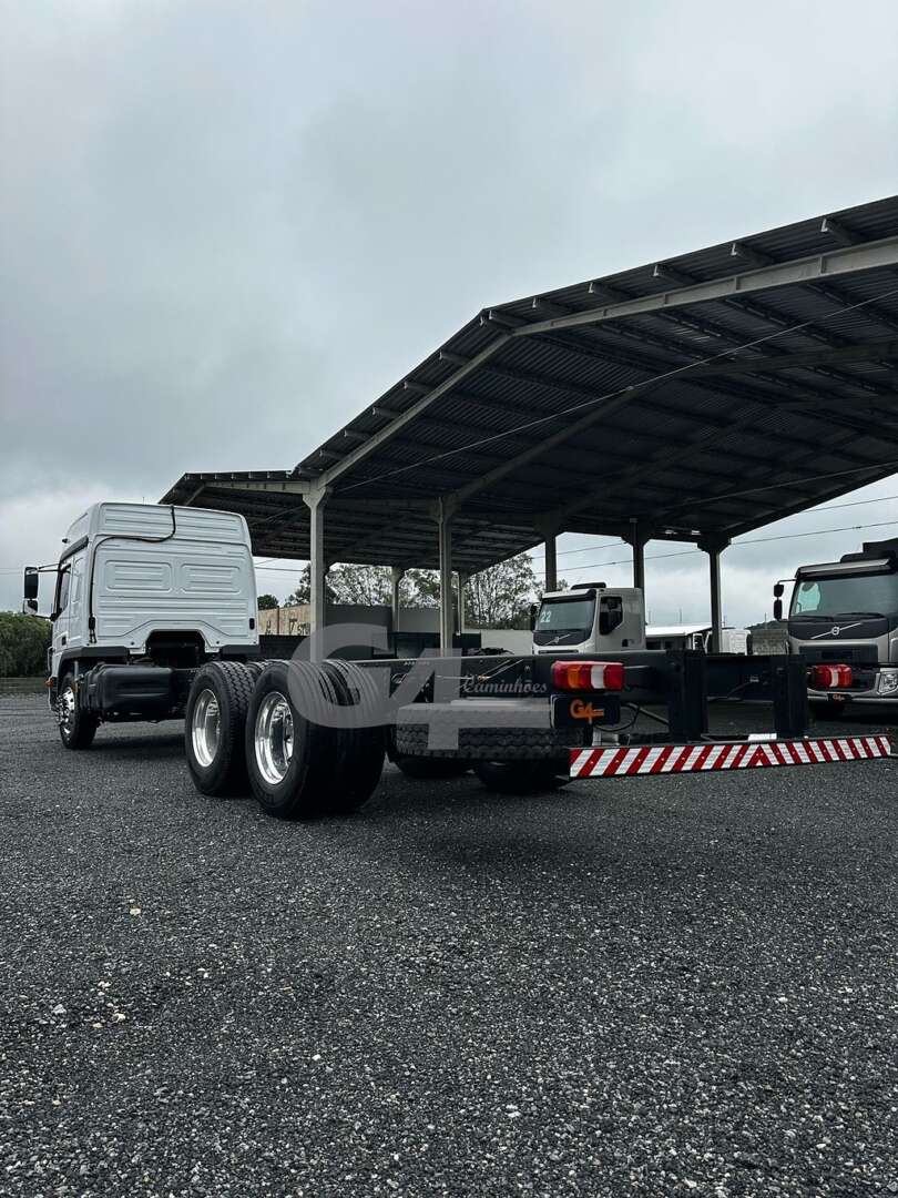 Caminhão MERCEDES BENZ MB 2426 Chassis ANO 2021 de G4 Caminhões no Paraná