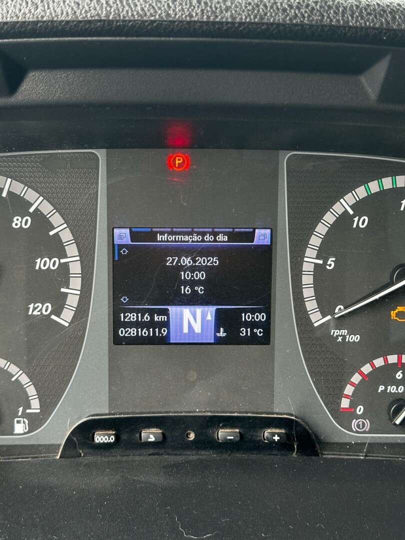 Caminhão MERCEDES BENZ MB 2426 Chassis ANO 2021 de G4 Caminhões no Paraná