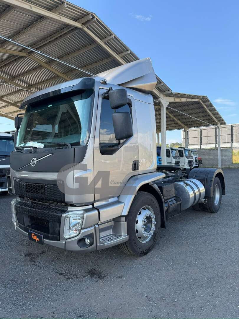 Caminhão VOLVO VM 330 Cavalo Mecânico ANO 2021 de G4 Caminhões no Paraná