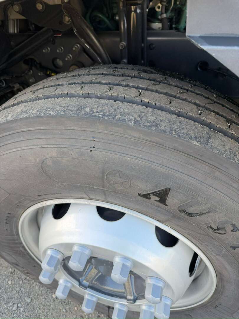 Caminhão VOLVO VM 330 Cavalo Mecânico ANO 2021 de G4 Caminhões no Paraná