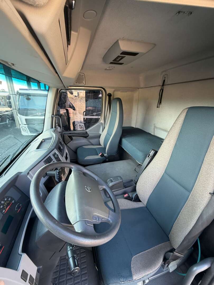 Caminhão VOLVO VM 330 Cavalo Mecânico ANO 2021 de G4 Caminhões no Paraná