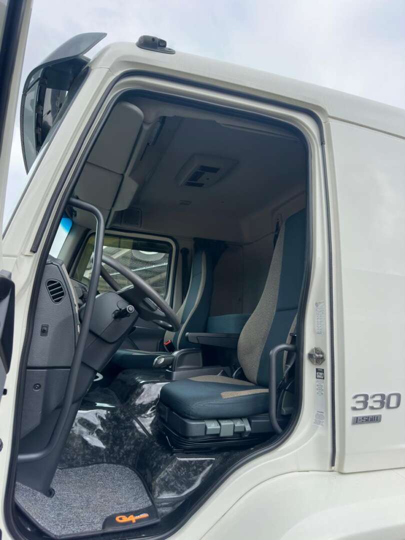 VOLVO VM 330 8X2 2021 de G4 Caminhões no Paraná