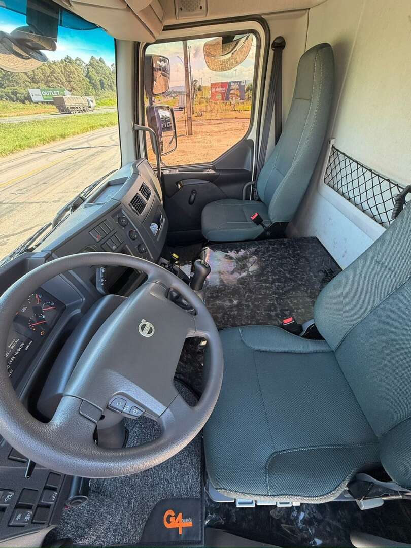 Caminhão VOLVO VM 290 MAX Caçamba Basculante ANO 2023 de G4 Caminhões no Paraná