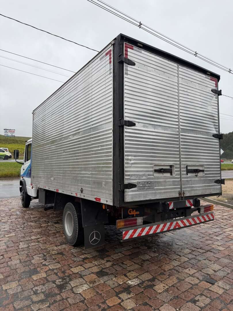 Caminhão MERCEDES BENZ MB 709 Baú Furgão ANO 1994 de G4 Caminhões no Paraná