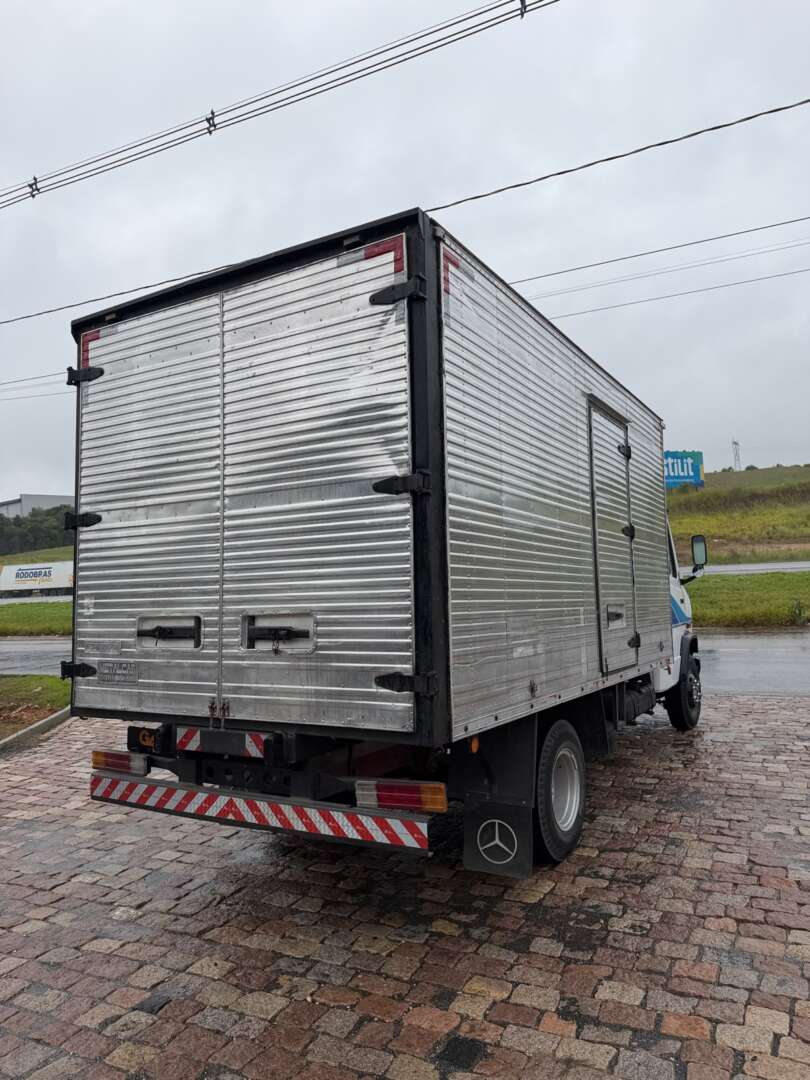 Caminhão MERCEDES BENZ MB 709 Baú Furgão ANO 1994 de G4 Caminhões no Paraná