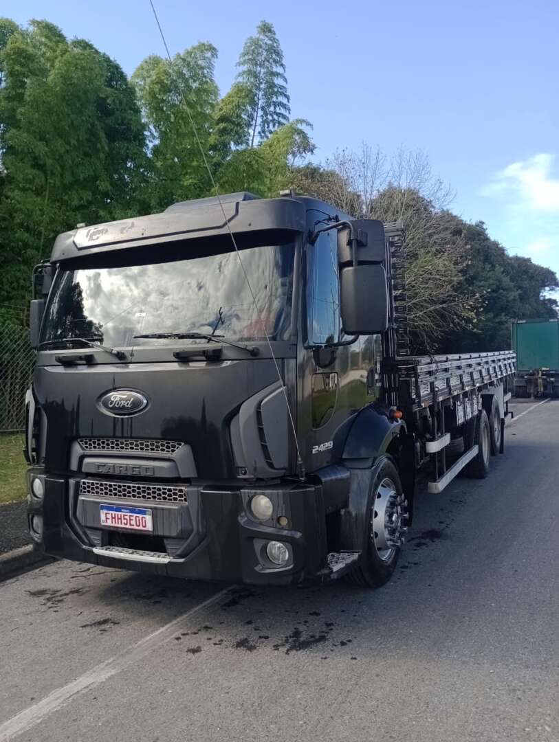 Caminhão FORD CARGO 2429 Grade Baixa ANO 2015 de Luiz Rios no Paraná