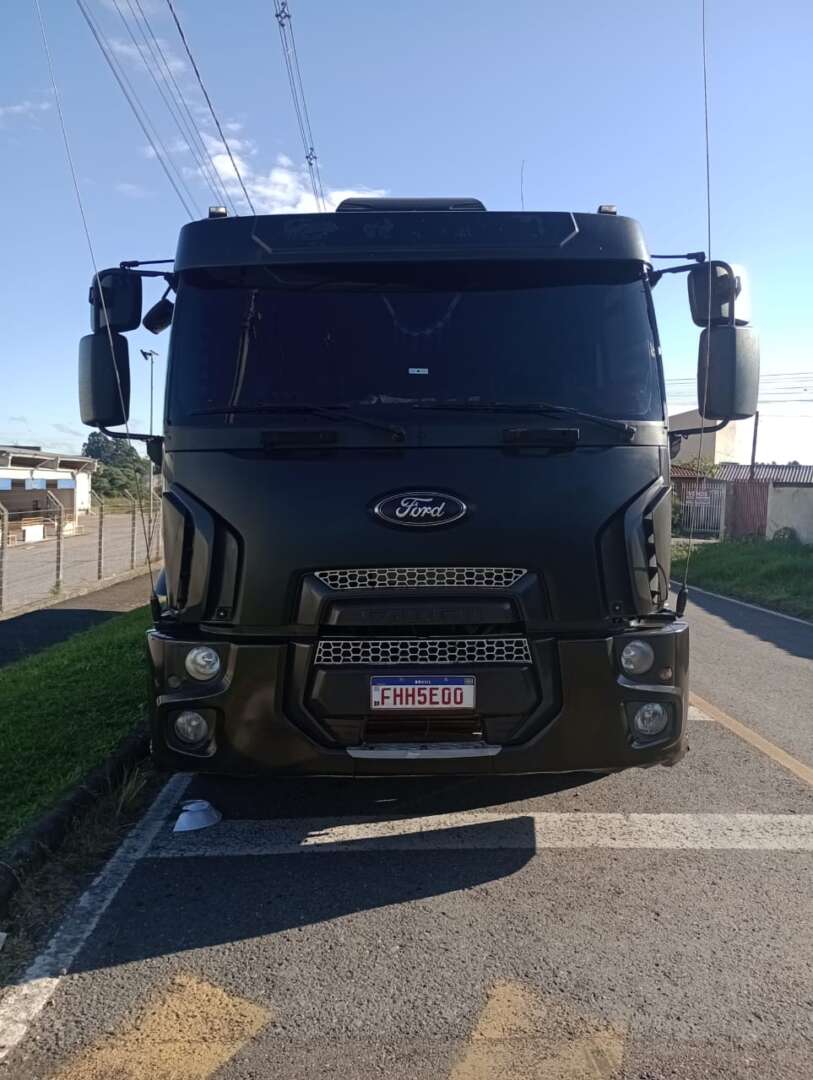 Caminhão FORD CARGO 2429 Grade Baixa ANO 2015 de Luiz Rios no Paraná