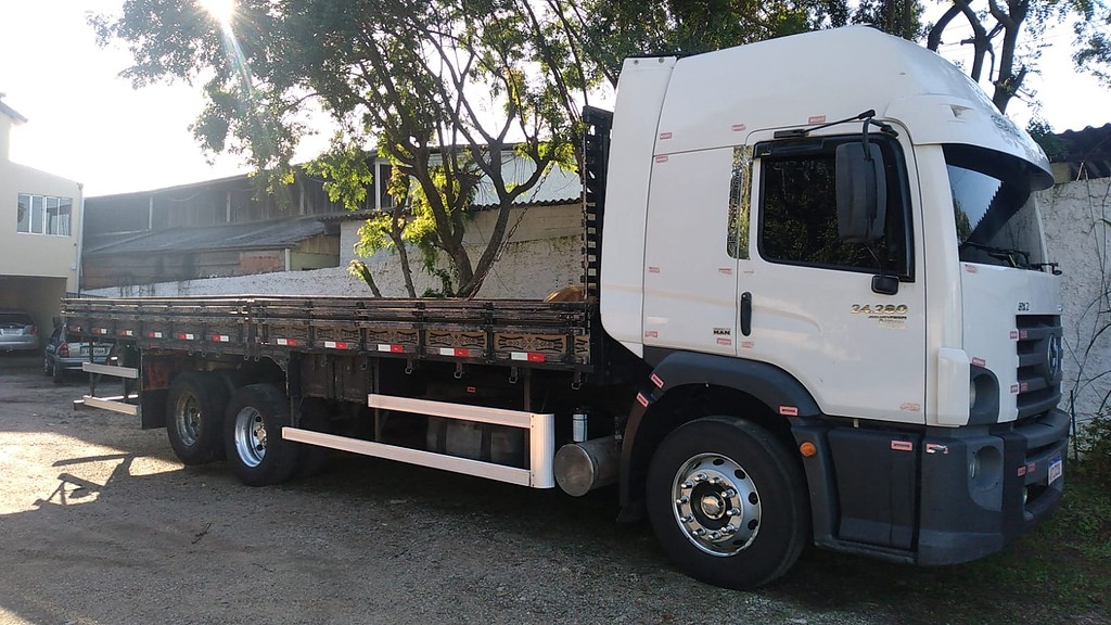 Caminhão VOLKSWAGEN VW 24280 Grade Baixa ANO 2012 de Luiz Rios no Paraná