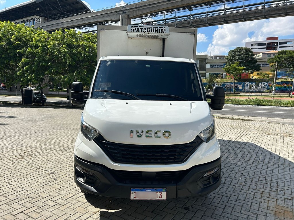 Caminhão IVECO DAILY 35-150 Baú Refrigerado ANO 2022 de Venda Truck Anuncios São Paulo em São Paulo